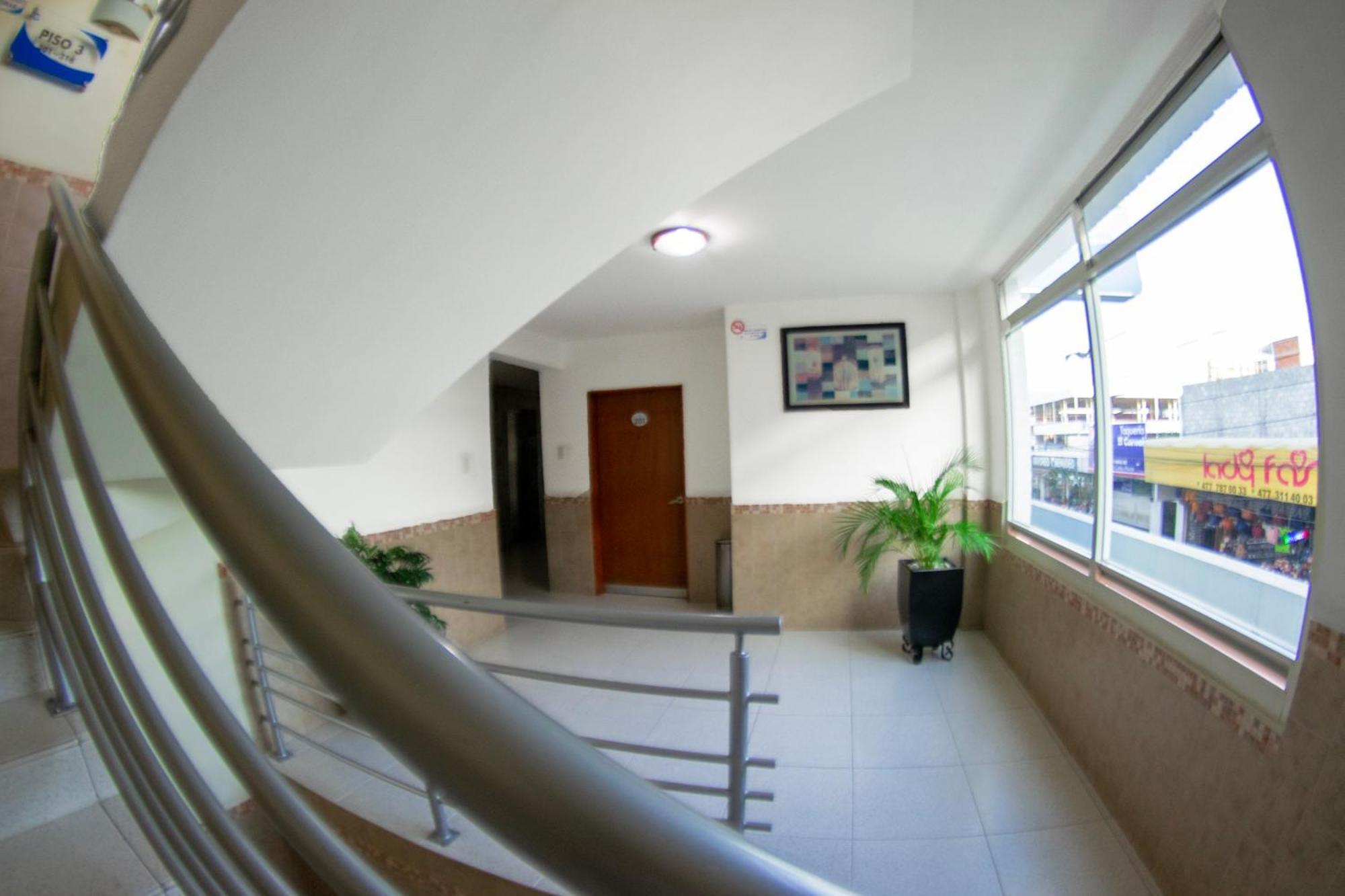 Hotel Niza Zona Piel León Exterior foto